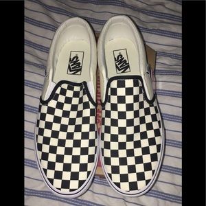 NEW ASHER CHECKERED VANS SLIP ON’S